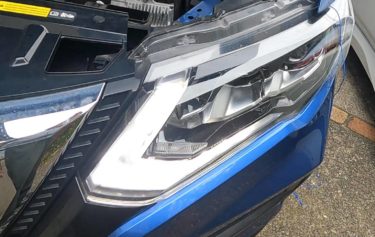 エクストレイルのポジションランプをデイライト化しました。